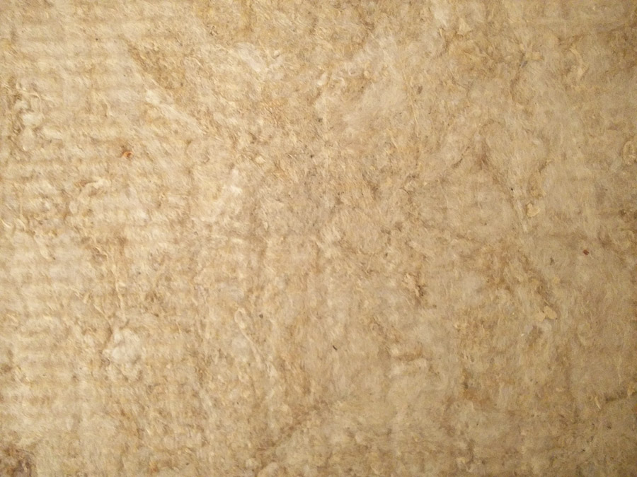 Detailaufnahme von gängigem Absorber-Material: Steinwolle-Fasern von Rockwool Termarock 50.