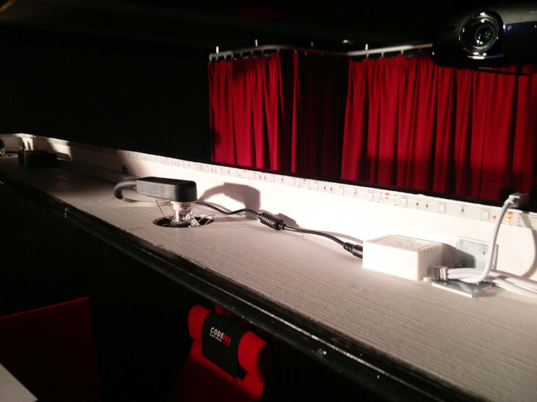 Rahmen 3: Beleuchtung und Elektrik für das Deckensegel | Heimkino Praxis