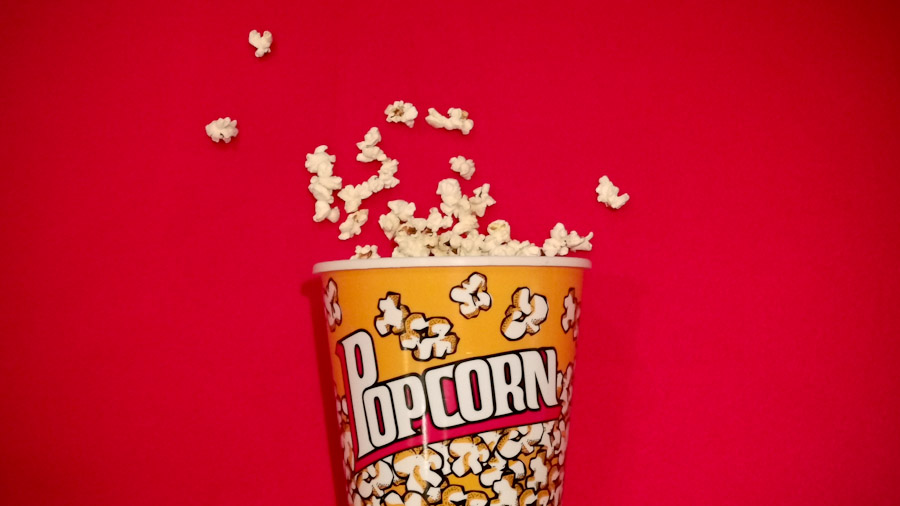 Ein Eimer Popcorn.