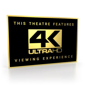 Schild in Schwarz-Gold mit einem 4K UltraHD Logo