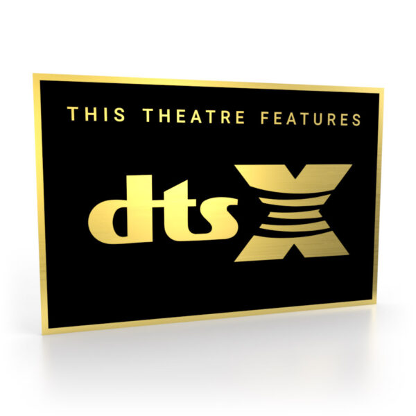Schild in Schwarz-Gold mit dem DTS:X Logo von 2015