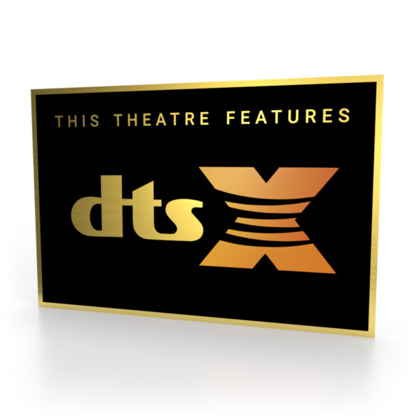 Schild in Schwarz-Gold mit dem DTS:X Logo von 2015