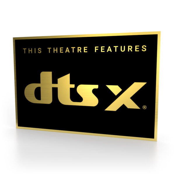 Schild in Schwarz-Gold mit dem DTS:X Logo von 2020
