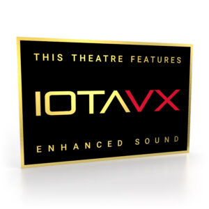 Schild in Schwarz-Gold mit dem IOTAVX Logo